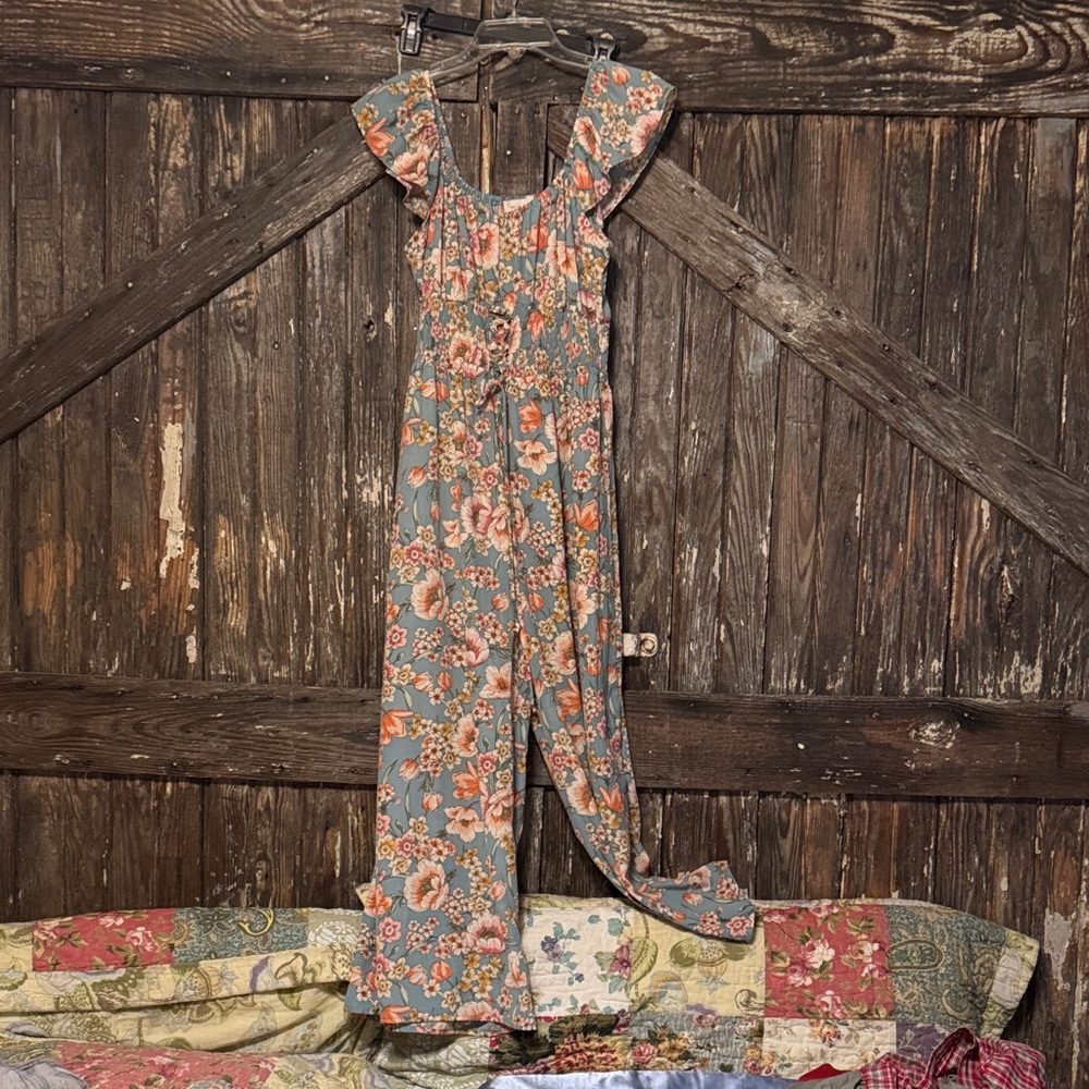 Chic Floral Jumpsuit in Gray and Pink